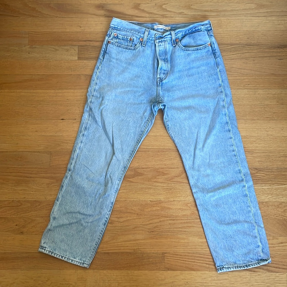 Levi wedgie straight leg jeans size 29, light wash